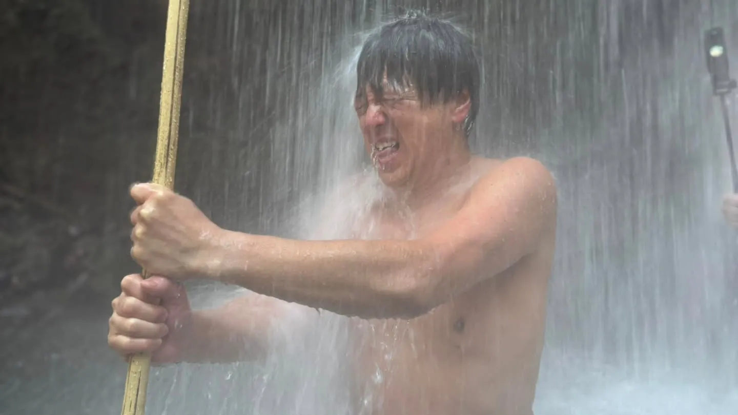 心身を浄めるための滝行